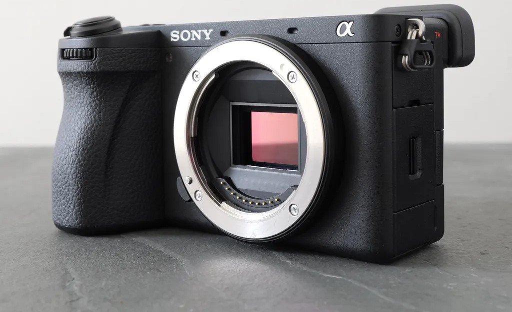 06010da2f00b525aa749351ecfd99dc6eb8011ea9875491c50751d7866d65d9f Sony a6700? 50mm f1. 8 للبيع - الصورة 1