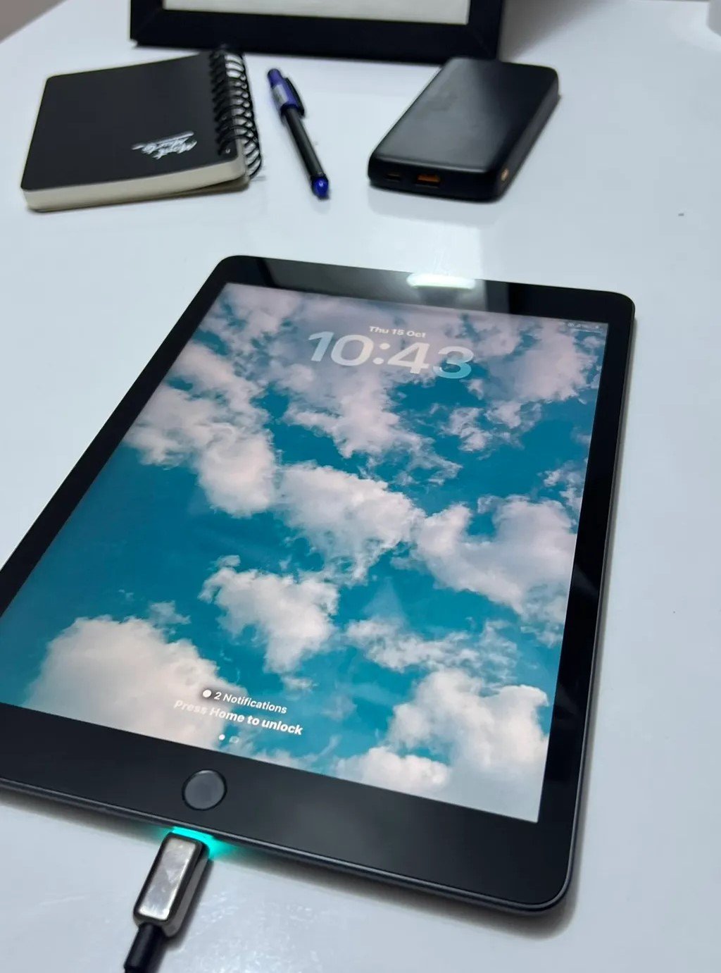 699bdcc1f455f649efb5c1dcb29759d36f4694123ca52d08a67026cc7832f19d Ipad 9th gen (ايباد الجيل التاسع) للبيع - الصورة 1