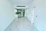 ⁦Upgraded | Tenanted | Lake Views | Metro للبيع⁩ - الصورة ⁦2⁩