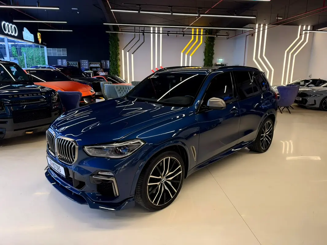 c2330583791d4e99965e379895954068- BMW X5 M50i xDrive 2020 للبيع - الصورة 1