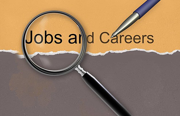 pngtree-jobs-and-careers-message-job-concept-photo-image_32031650 انا مدير حسابات خبرة ( ابحث ) عن عمل - الصورة 1